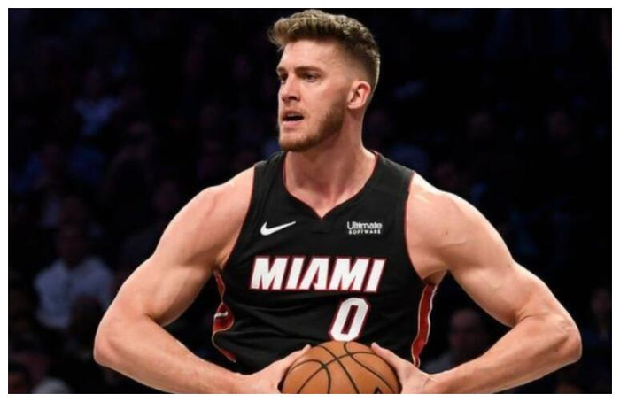 九游体育-关于里程碑夜克里夫兰骑士官宣签约；全明星赛冲刺阶段刷纪录；气氛紧张；球队文化再被提及的信息